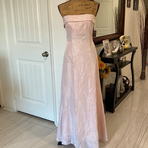 SOLD♦️ Vera Wang qStrapless Bridesmaid Dress with Belt Size 6 - Picture 4 of 5